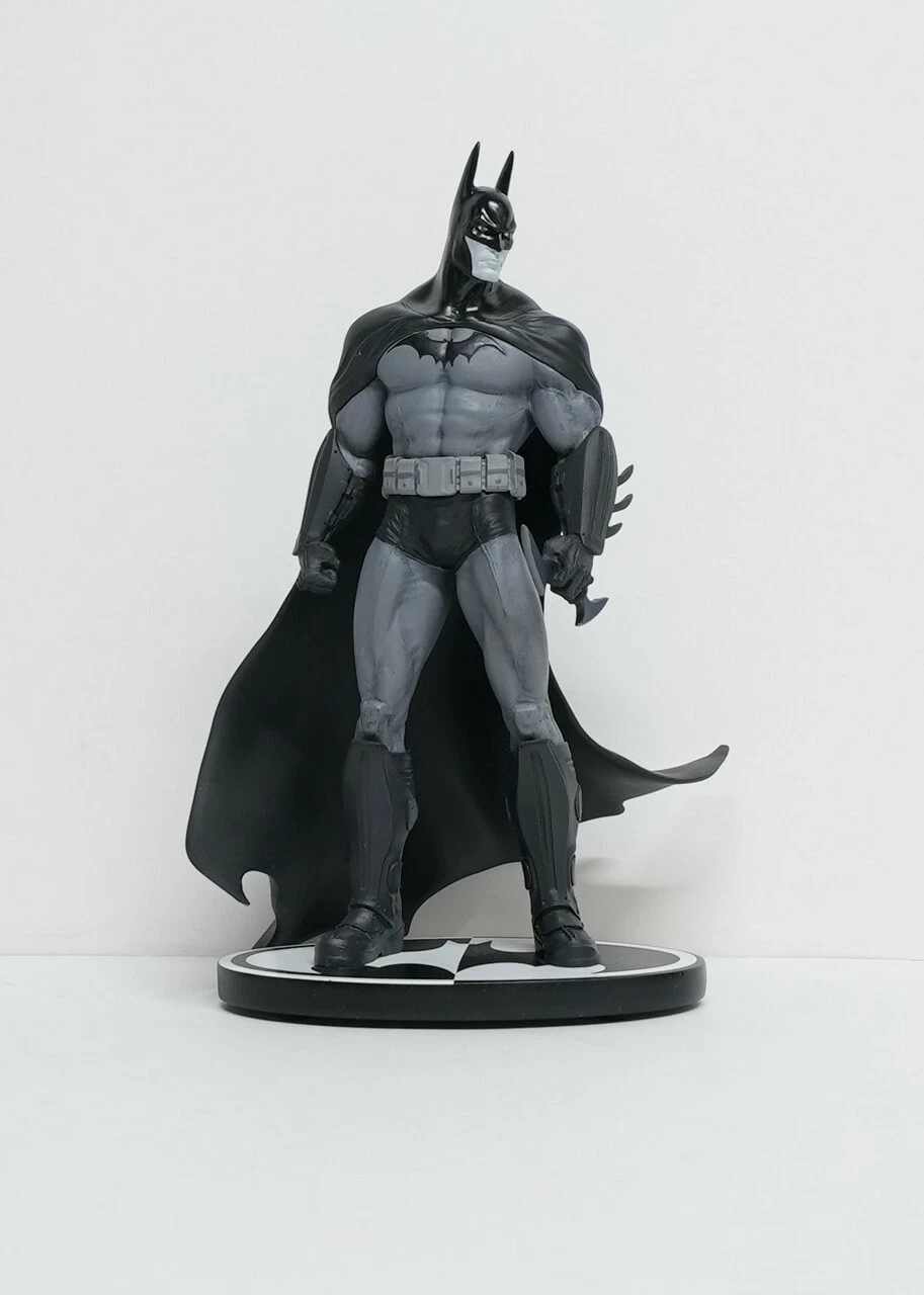 DC Comics collectibles Batman (Black & White) Series 3 Arkham Asylum Mini Statue front view