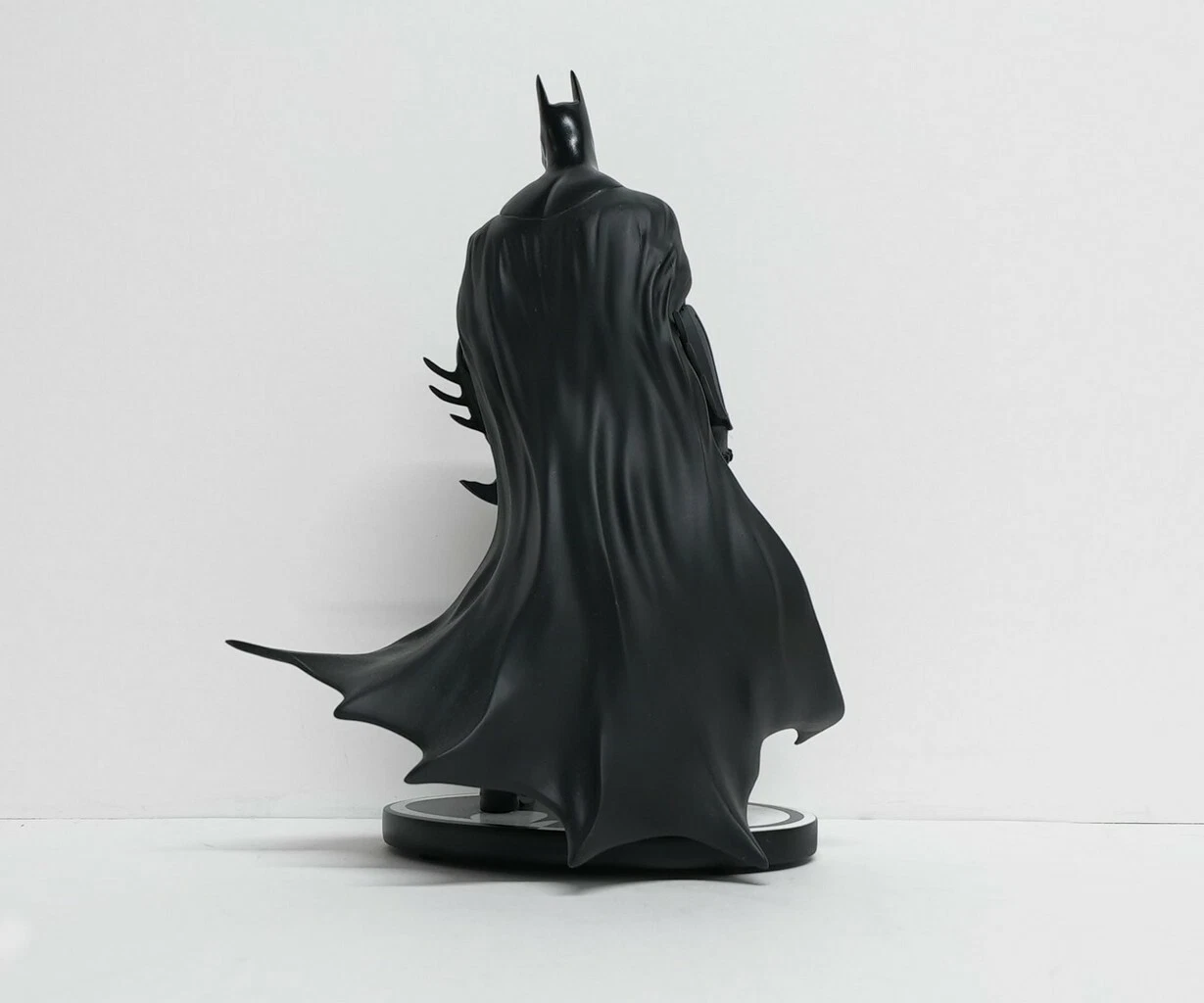 Batman (Black & White) Series 3 Arkham Asylum Mini Statue image 4